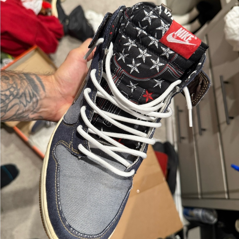 Nike Men's Star-Patterned Sneakers - Black and Red